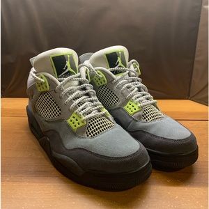 Air Jordan 4 Retro SE - Cool Grey/Volt-Wolf Grey